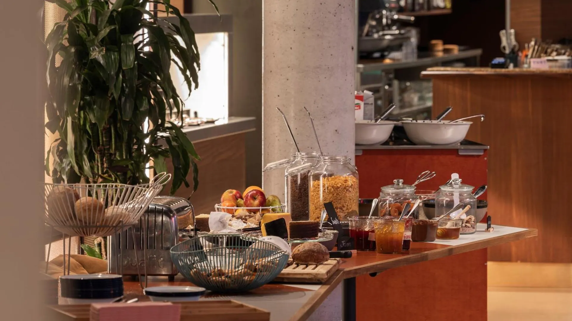 Yust Antwerp Otel