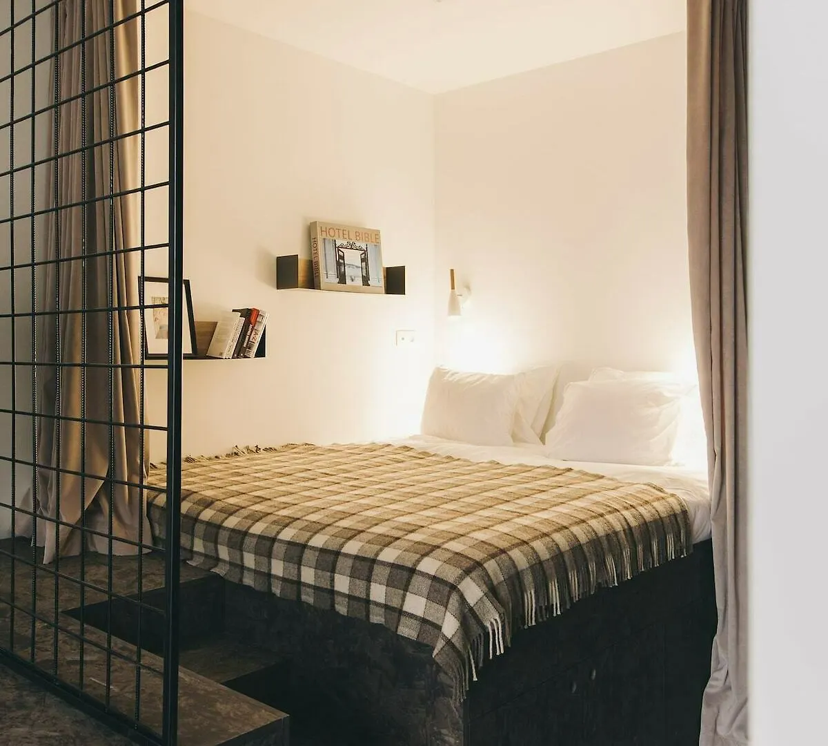 ***  Yust Antwerp Otel Belçika
